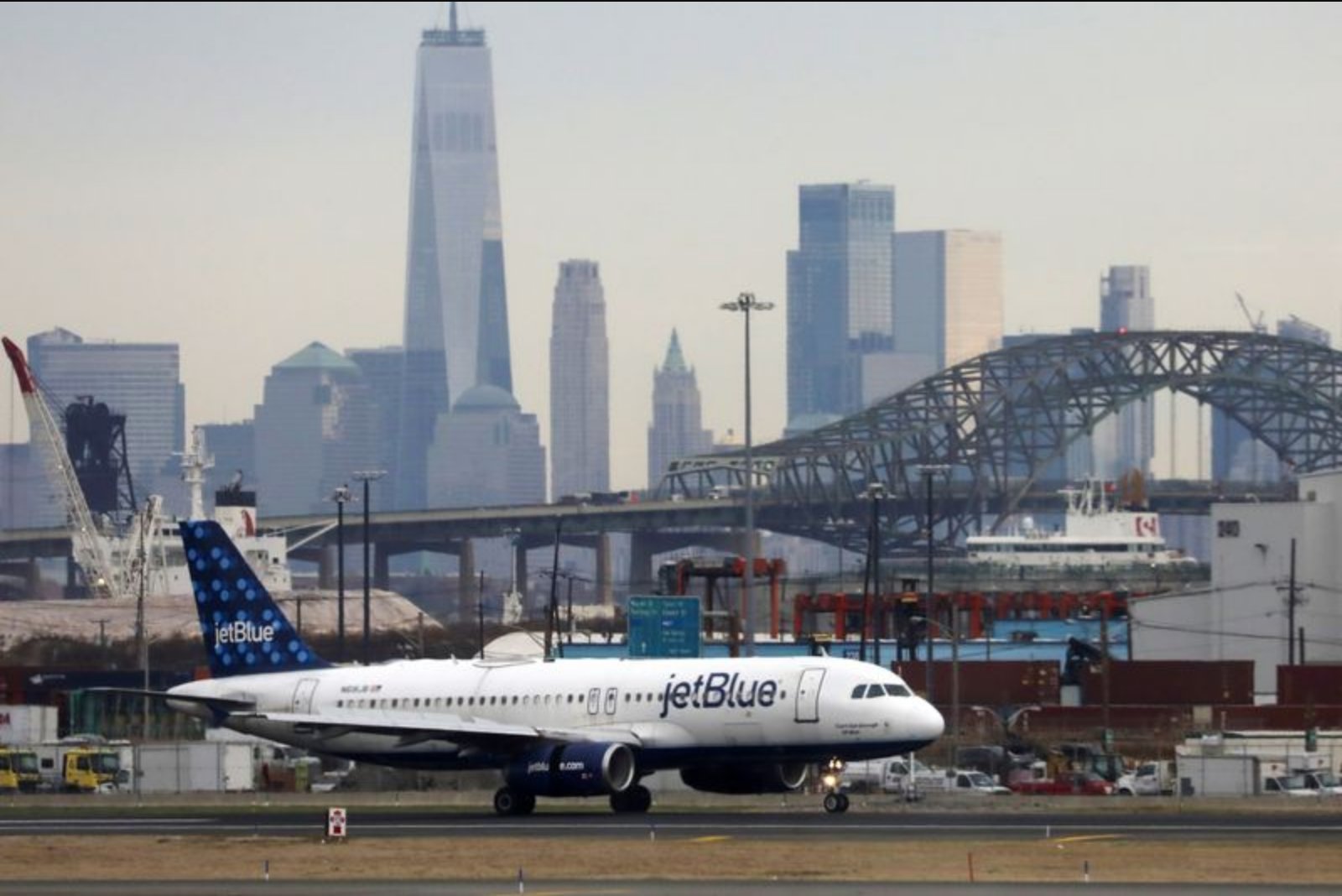 JetBlue Posts Larger-Than-Expected Q4 Loss as Economy Demand Softens