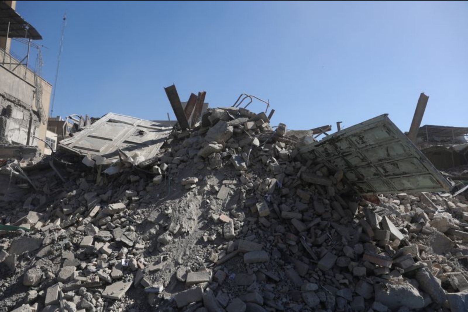 Missile Barrage Leaves Tehran Largely Deserted as Civilians Face Power Cuts and Fear