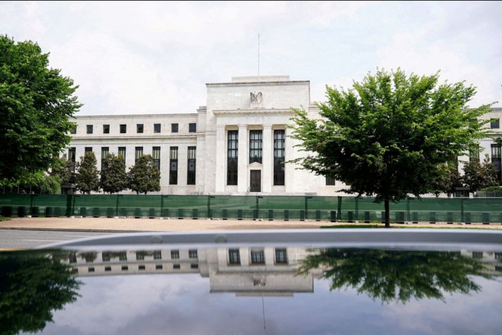 Three Unexpected Dissenters Challenge Fed's 'Easing Bias' Language