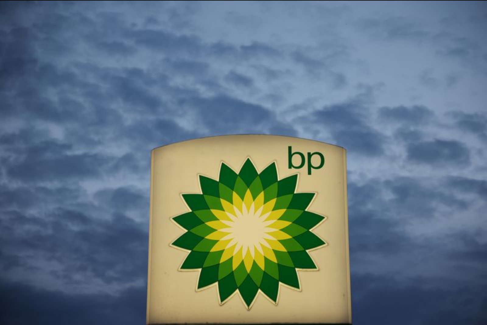 Locked-out BP workers picket outside Whiting refinery as contract talks collapse