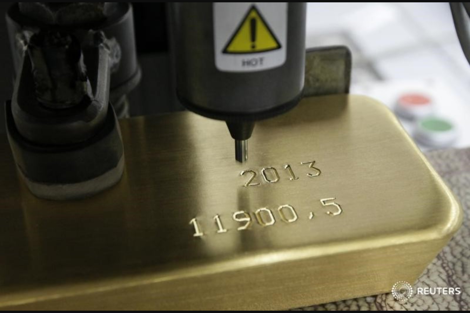 Gold Climbs to Record Above $5,500 an Ounce Amid U.S.-Iran Tensions