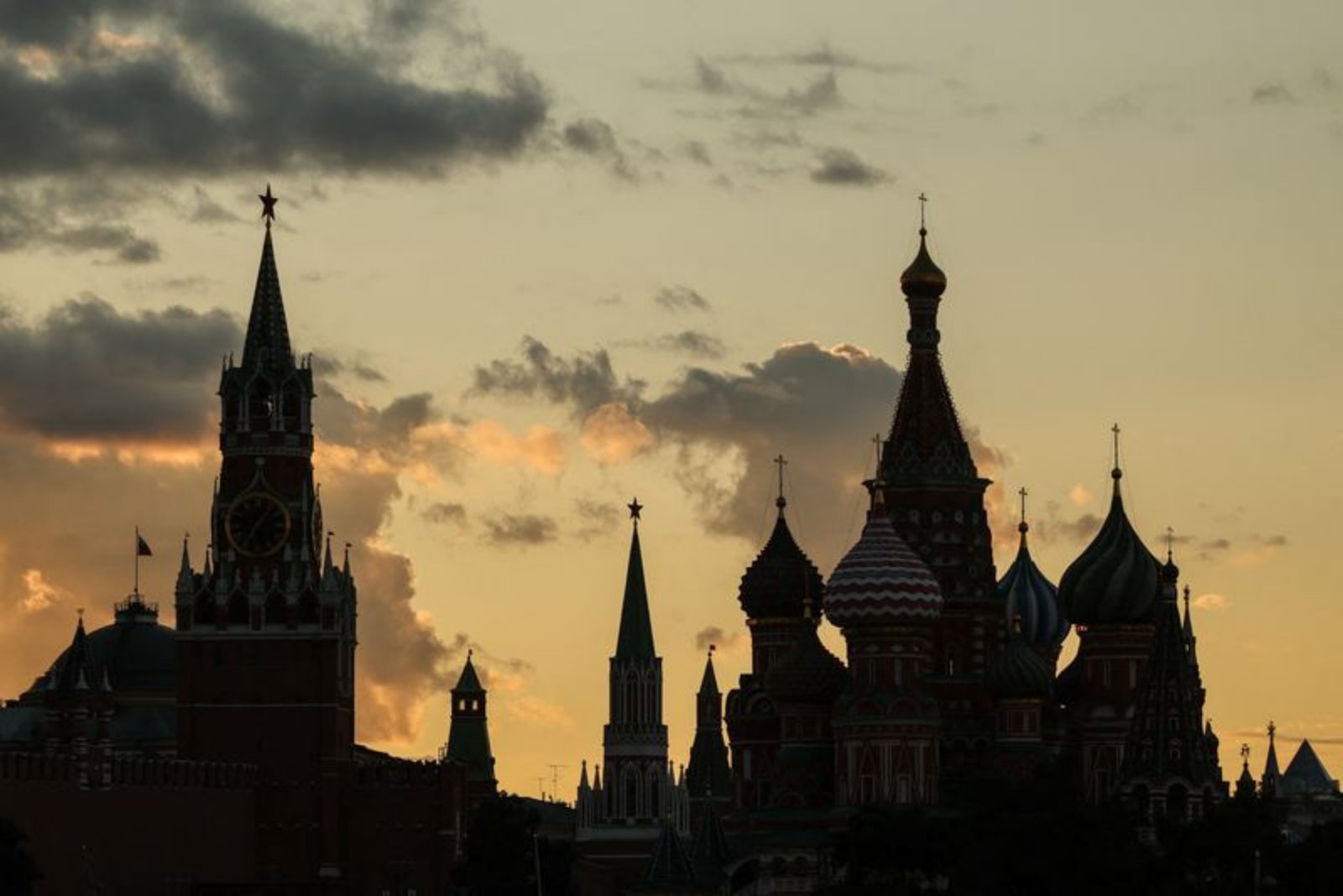 Kremlin Says Armenia Offered Zelenskiy a Platform for Anti-Russian Remarks, Deepening Strain
