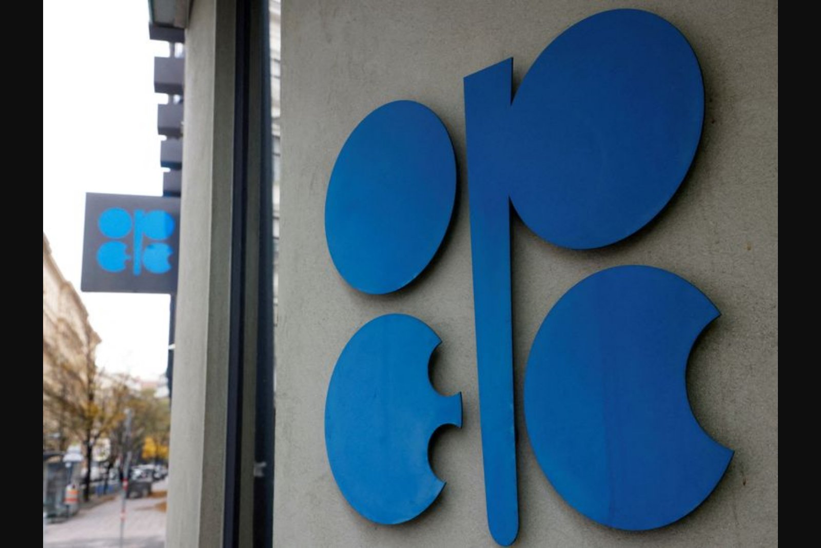 OPEC+ Poised to Maintain March Output Freeze as Prices Climb on Iran Tensions