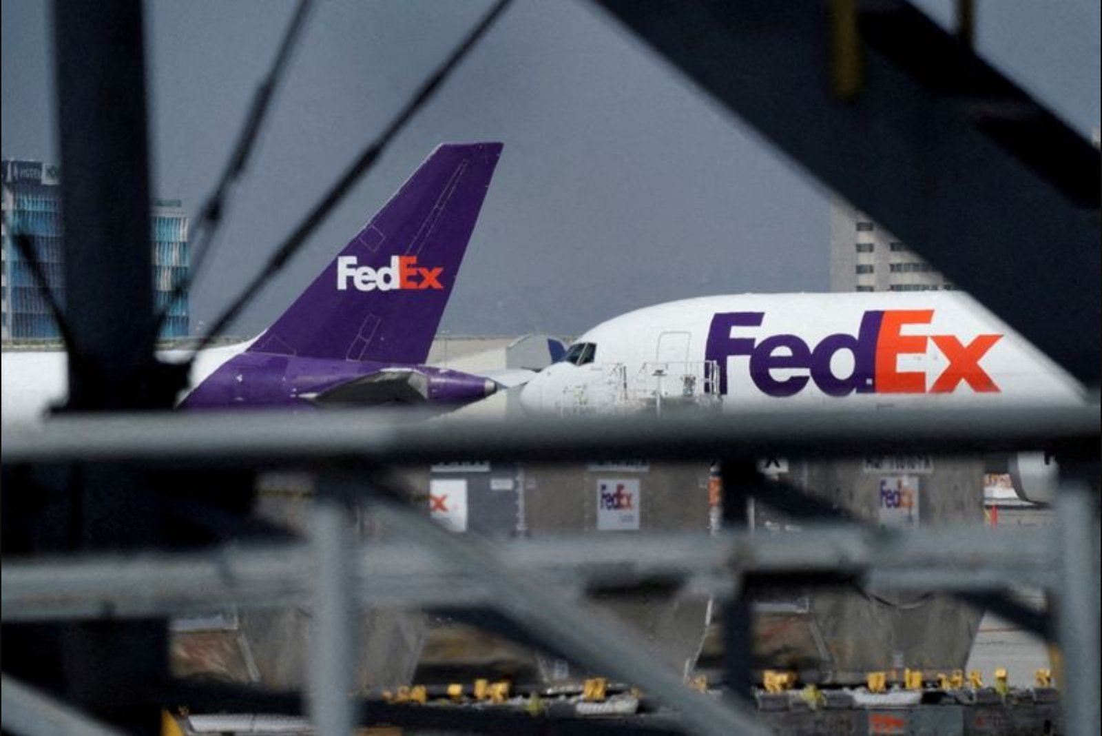 FedEx, Pilots Reach Tentative Pay Agreement After Years of Negotiations
