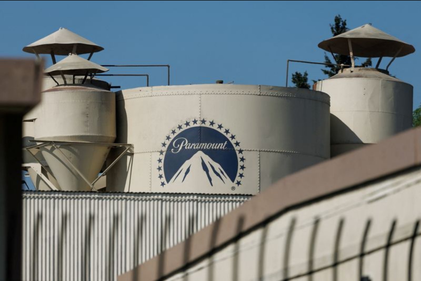 Paramount Skydance Seen Clearing EU Antitrust Hurdles for Warner Bros Deal; Only Small Divestments Expected