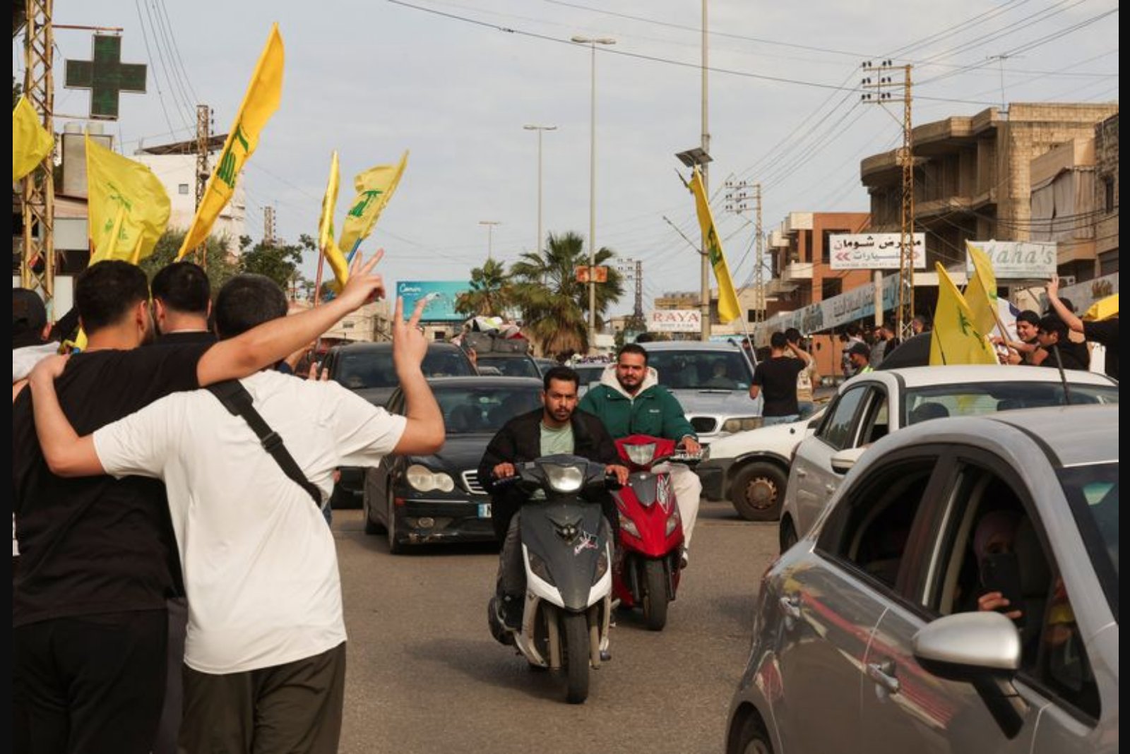 Displaced Lebanese Begin Cautious Returns as Ceasefire Mostly Holds