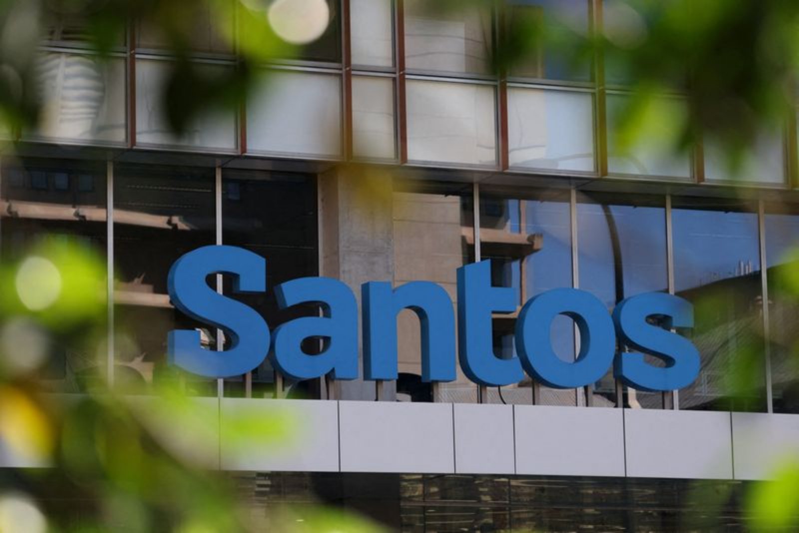 Santos Reports Drop in Annual Profit, Announces 10% Workforce Reduction