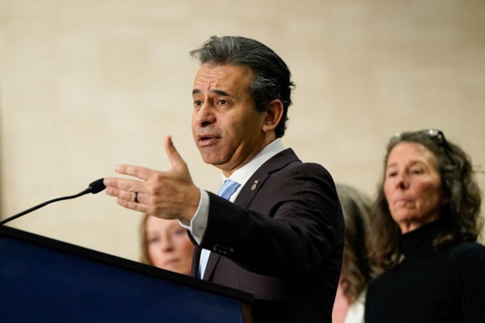 FDA Commissioner Defends Agency Support for mRNA Vaccines While Arguing Taxpayers Should Not Fund Industry R&D