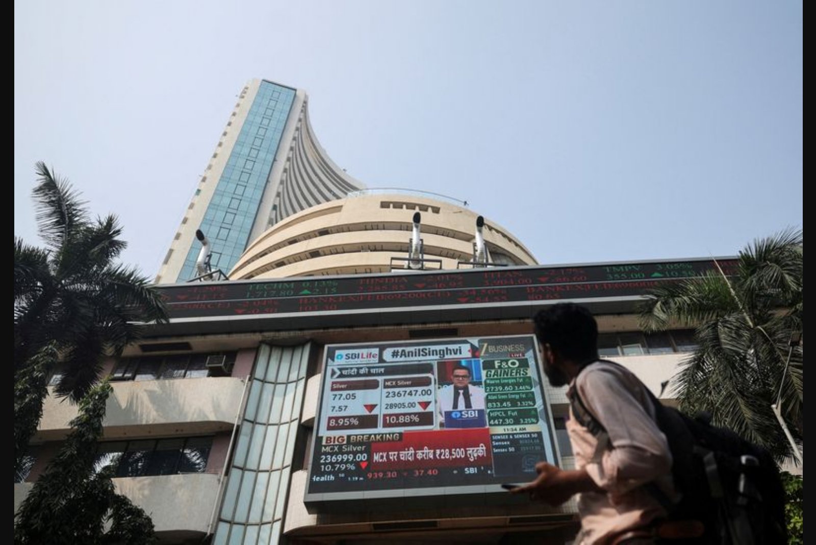 Hedge funds' selling of emerging Asia stocks last week was the largest in a year, Goldman note says