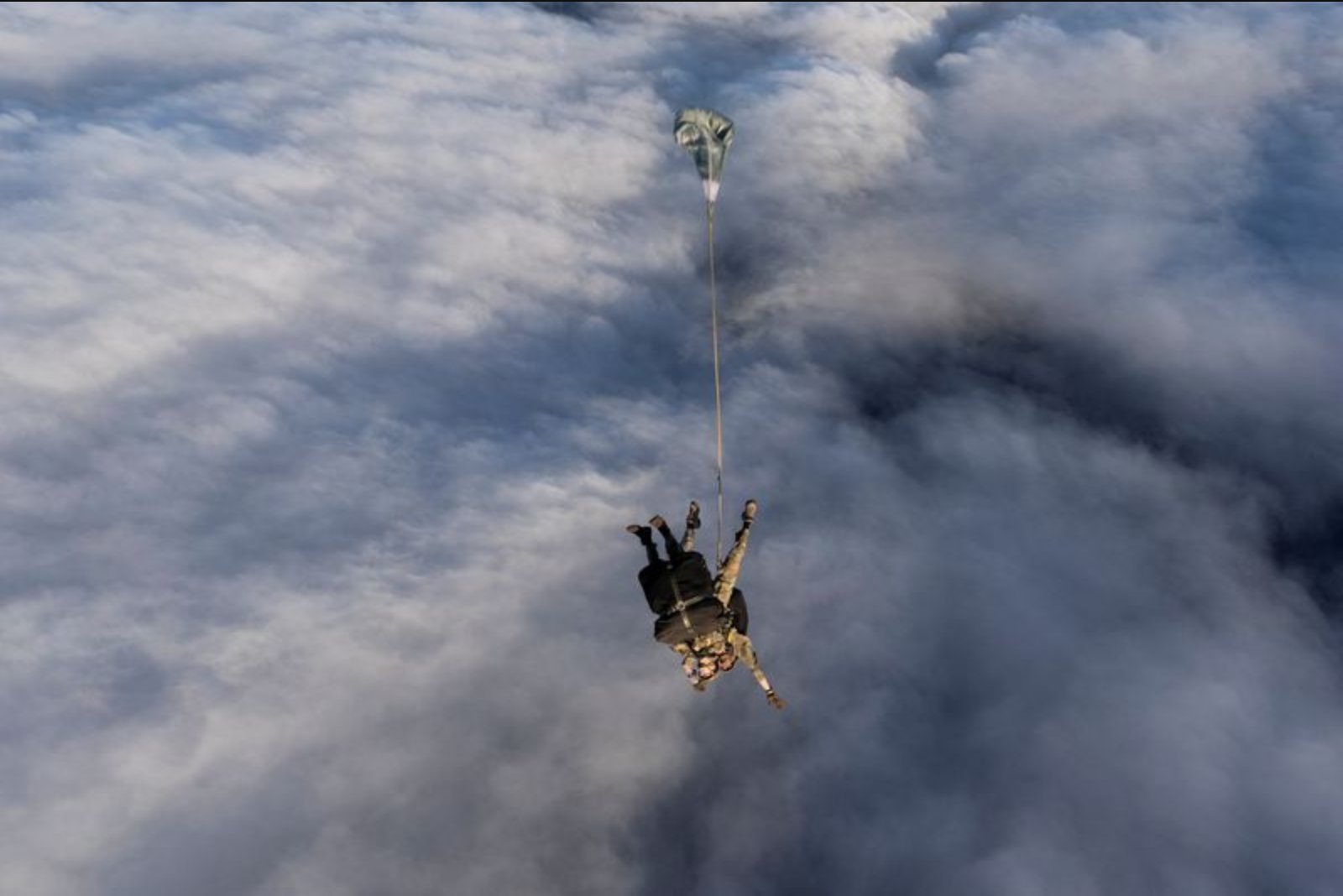 British paratroopers parachute medical team and supplies onto Tristan da Cunha after suspected hantavirus case