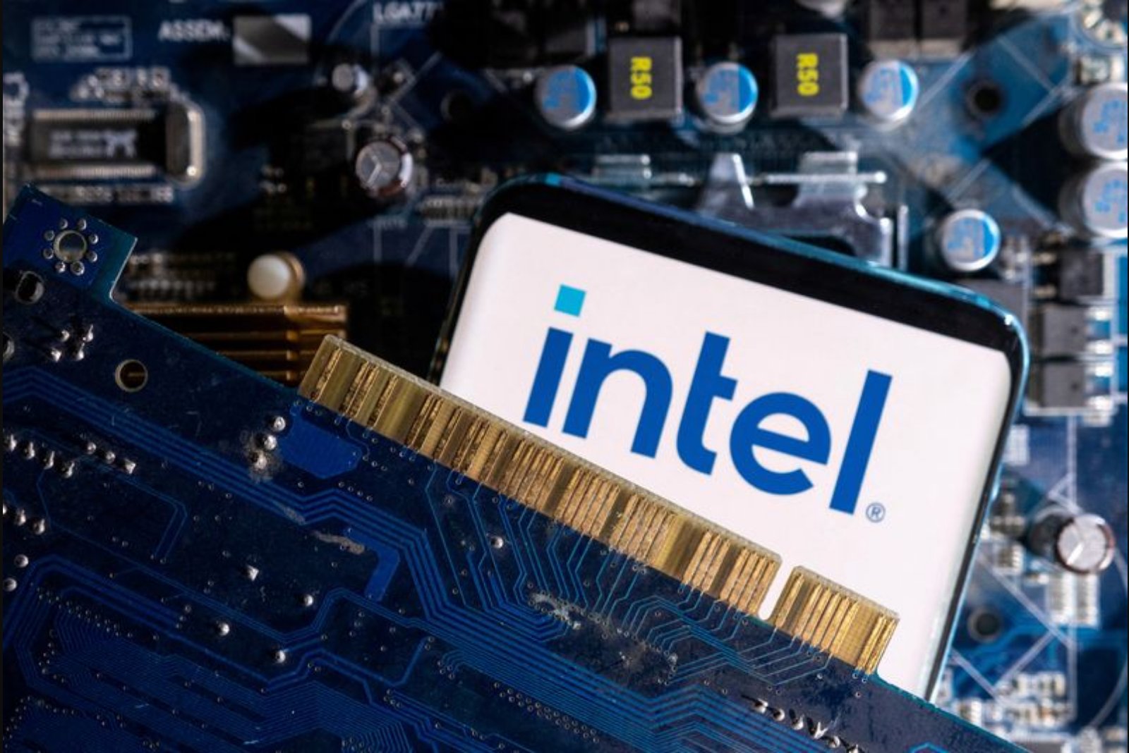Intel Stock Surges on AI-Driven CPU Demand, Eyes Dotcom-Era Peak