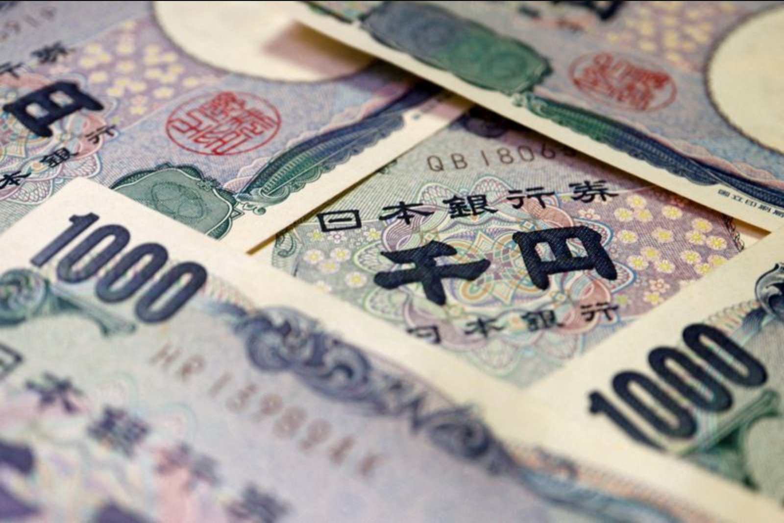 Yen Strengthens Sharply as Markets Weigh Prospect of U.S.-Japan Intervention