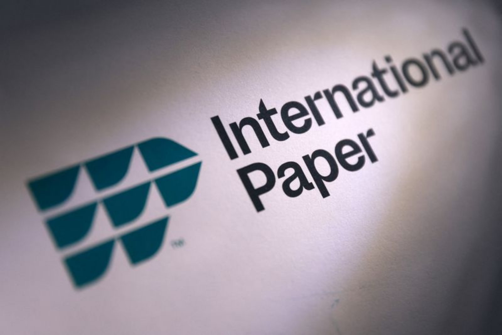 International Paper falls short on sales, reduces 2026 profit outlook as cost pressures mount