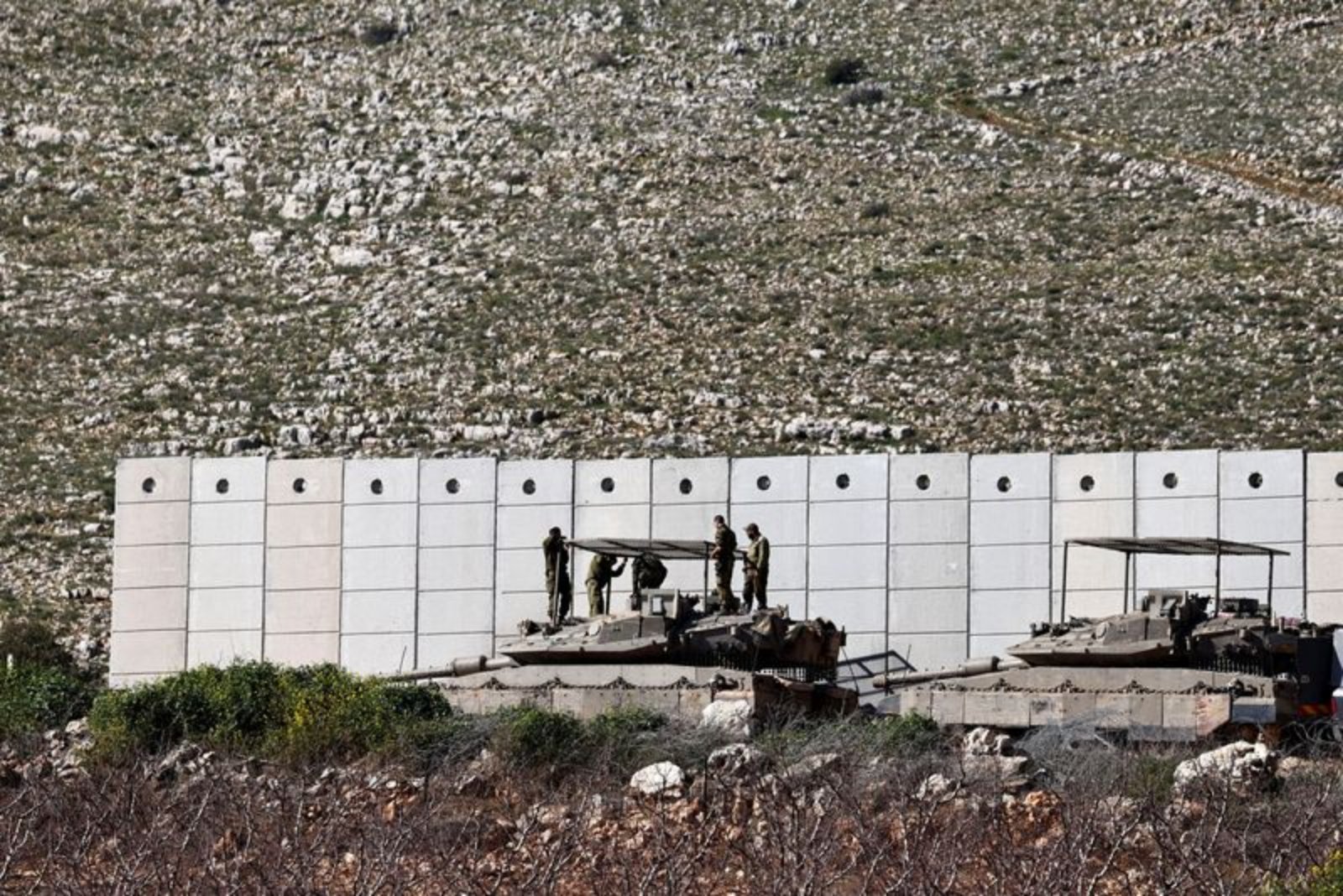Hezbollah Reverts to Guerrilla Tactics as It Prepares for Potential Israeli Ground Offensive