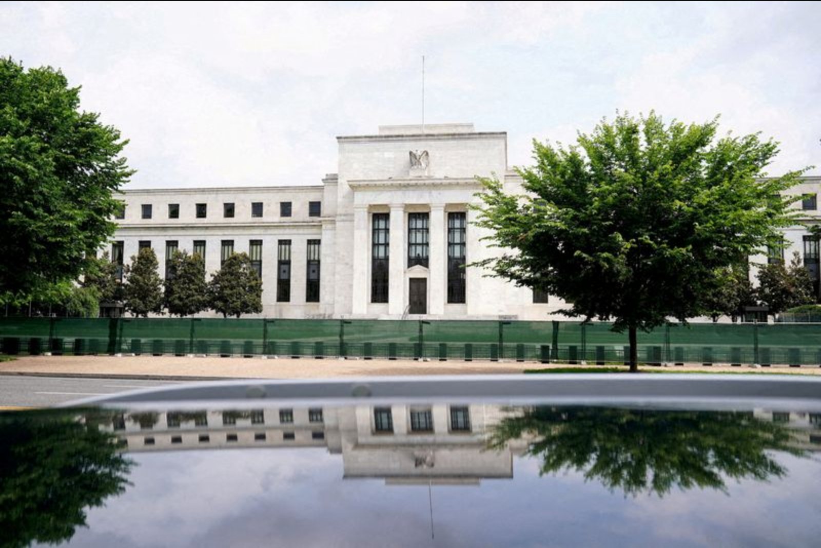 Iran conflict halts easing momentum as central banks pause in April