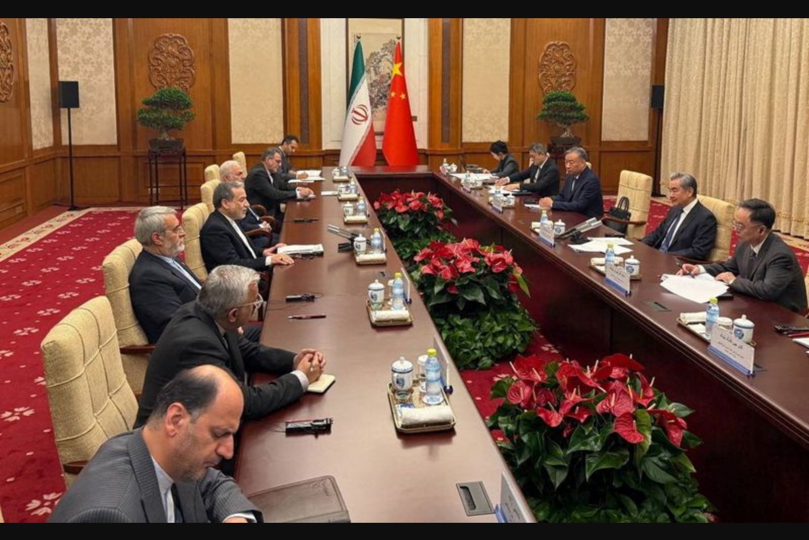 Iranian FM Visits Beijing Ahead of Trump-Xi Talks, Underlining Energy and Diplomatic Stakes