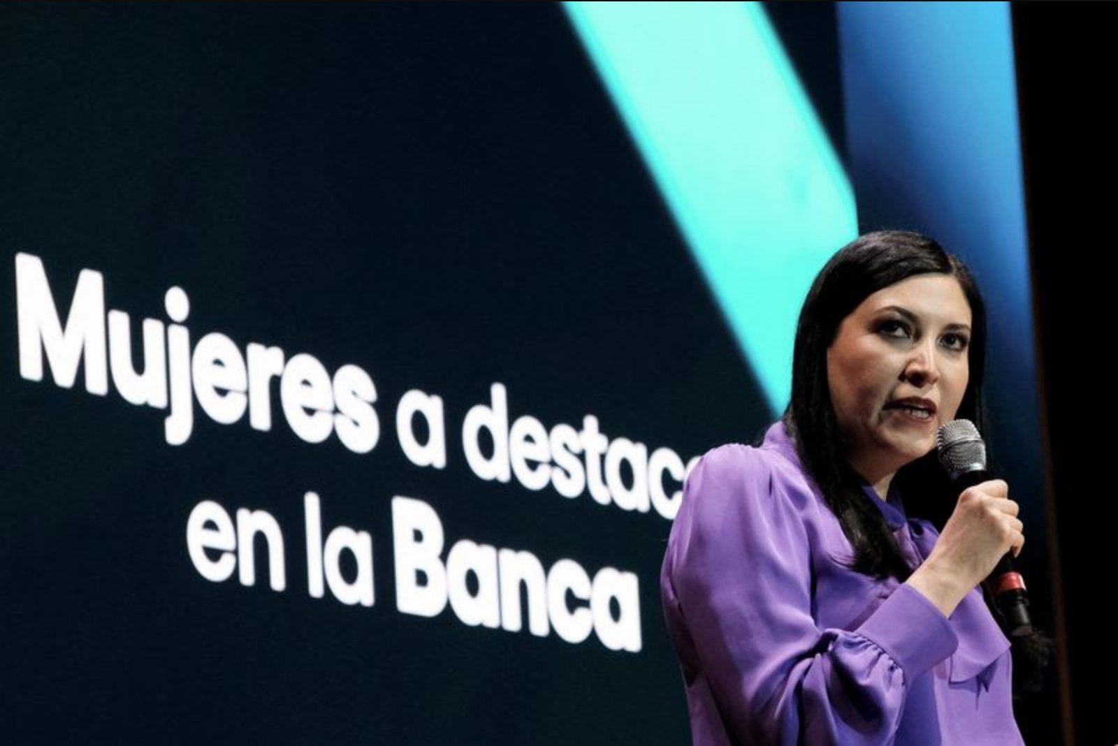 Banxico Signals Rate-cut Cycle Nearing End, Governor Says