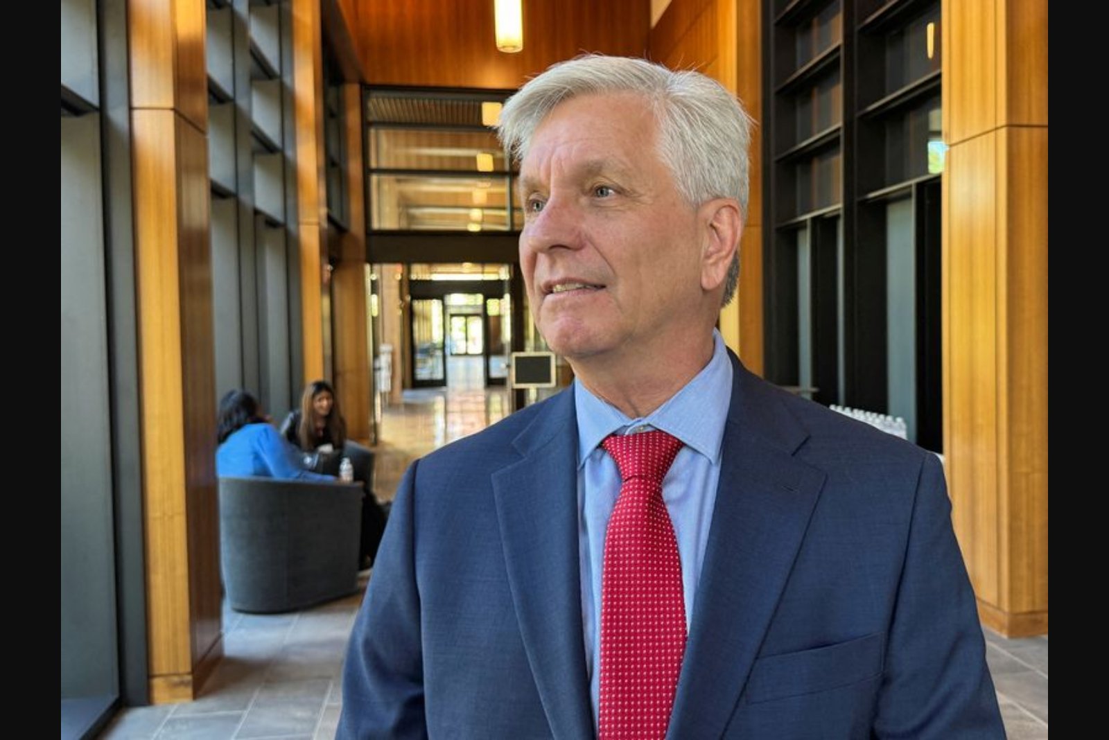 Fed Governor Waller Says Oil Price Spike Unlikely to Drive Lasting Inflation