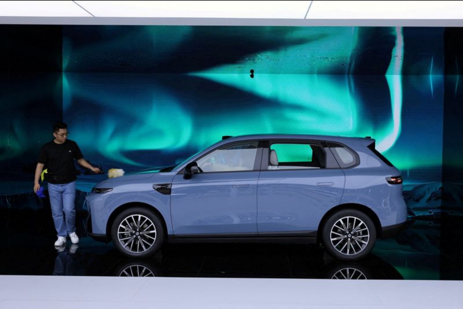 Stellantis and Leapmotor in advanced talks to build Opel electric SUV at Zaragoza