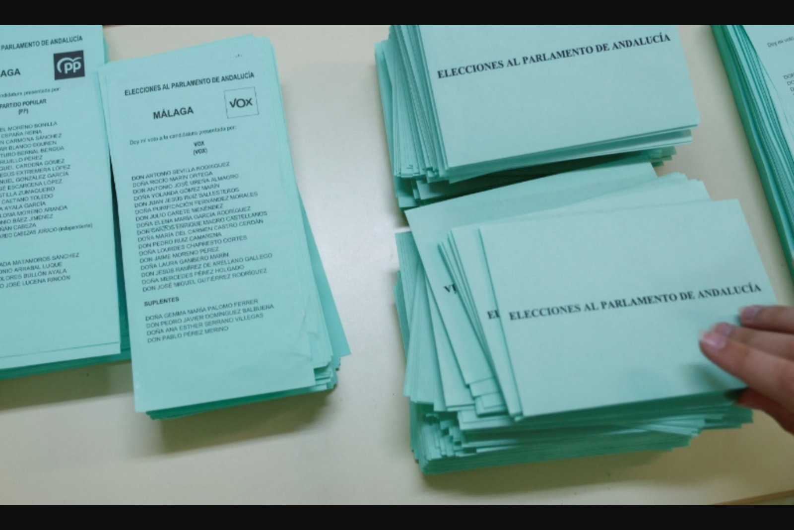 Andalusia vote hands PP victory but forces deal with far right to govern