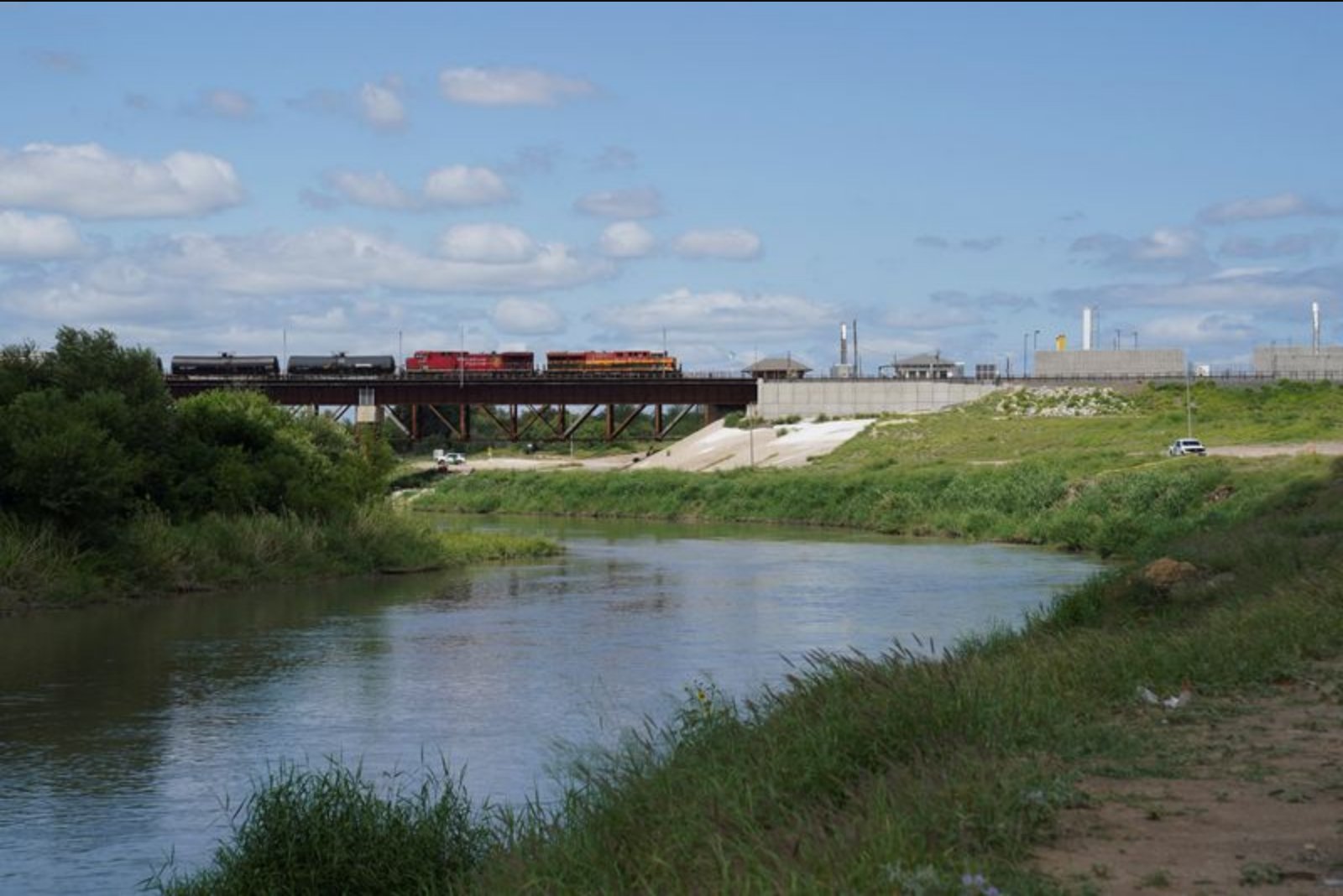 Six Migrants Found Dead in Laredo Boxcar in Suspected Human Smuggling Case