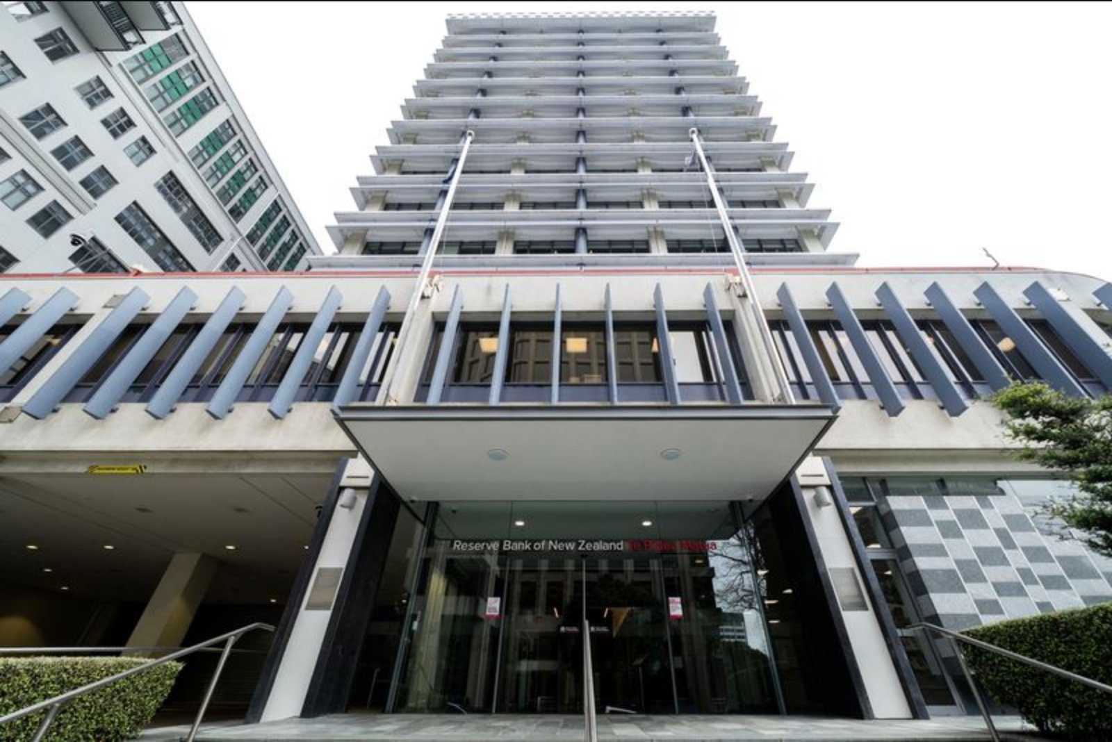 RBNZ Holds Cash Rate at 2.25% as It Watches Inflation Risks from Middle East Conflict