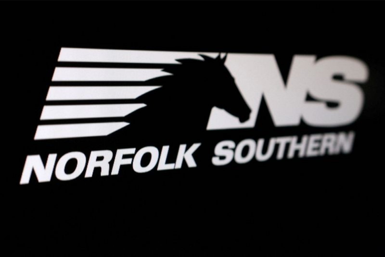 Norfolk Southern Q1 Profit Falls as Fuel Costs and Operating Expenses Rise