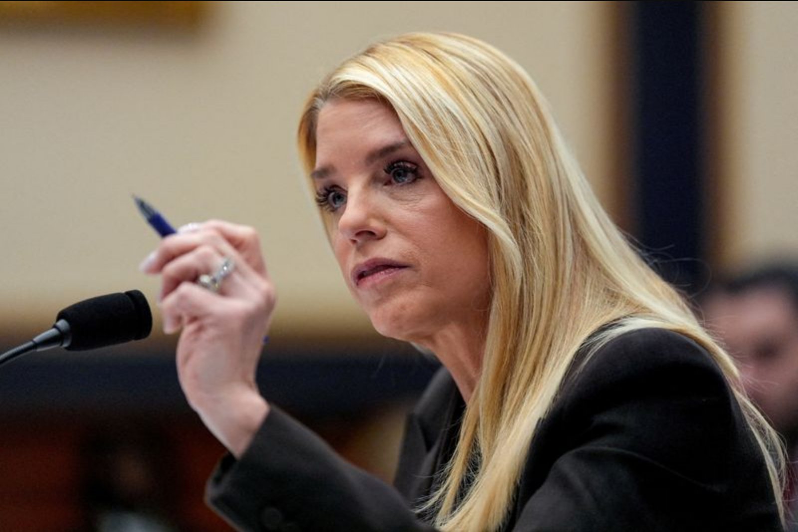 Trump Ousts Attorney General Pam Bondi Amid Backlash Over Epstein Records and Prosecutorial Priorities
