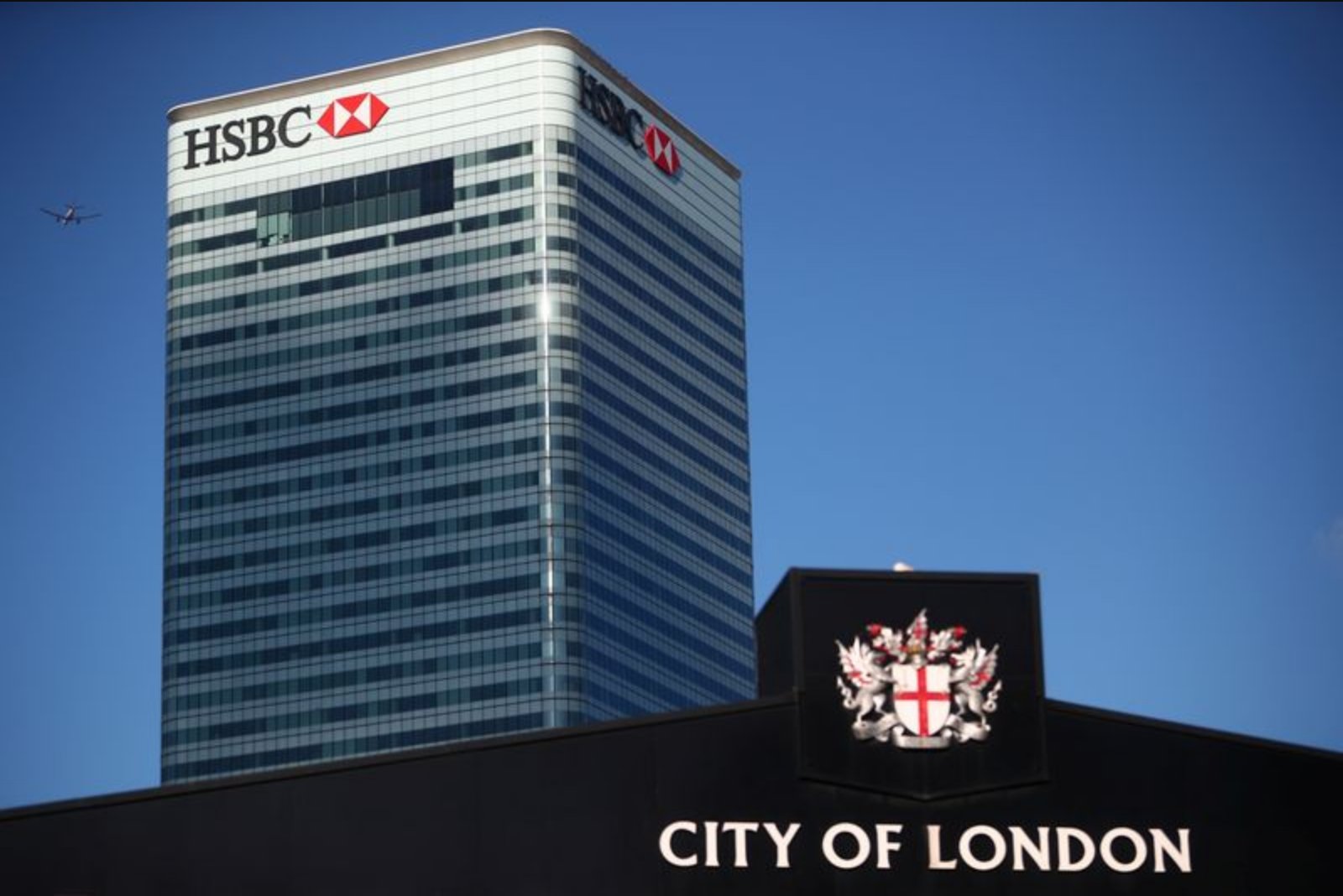 BlackRock Eyes HSBC’s Canary Wharf Tower as Potential London HQ