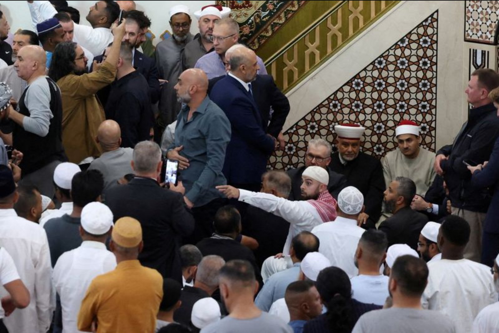 Prime Minister Heckled During Eid Visit to Sydney Mosque Over Gaza Stance