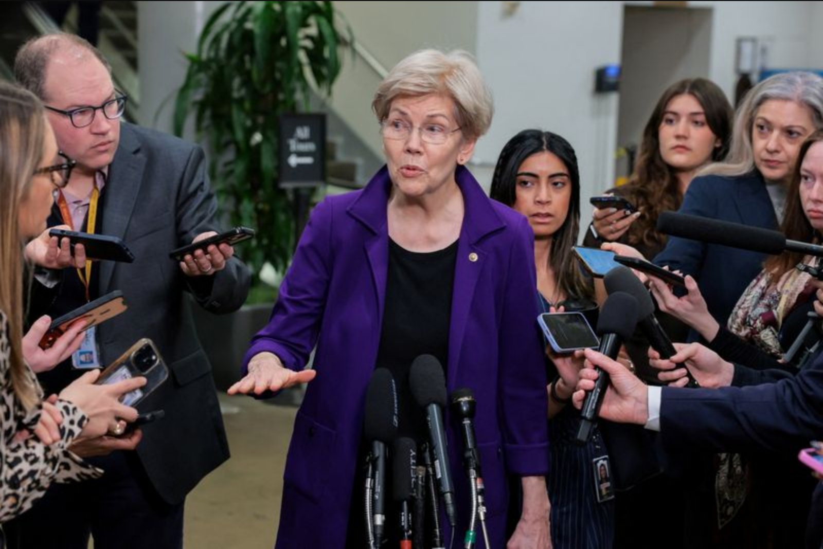 Senator Warren Seeks Answers From Fed Official on Potential Conflicts in New Oversight Role