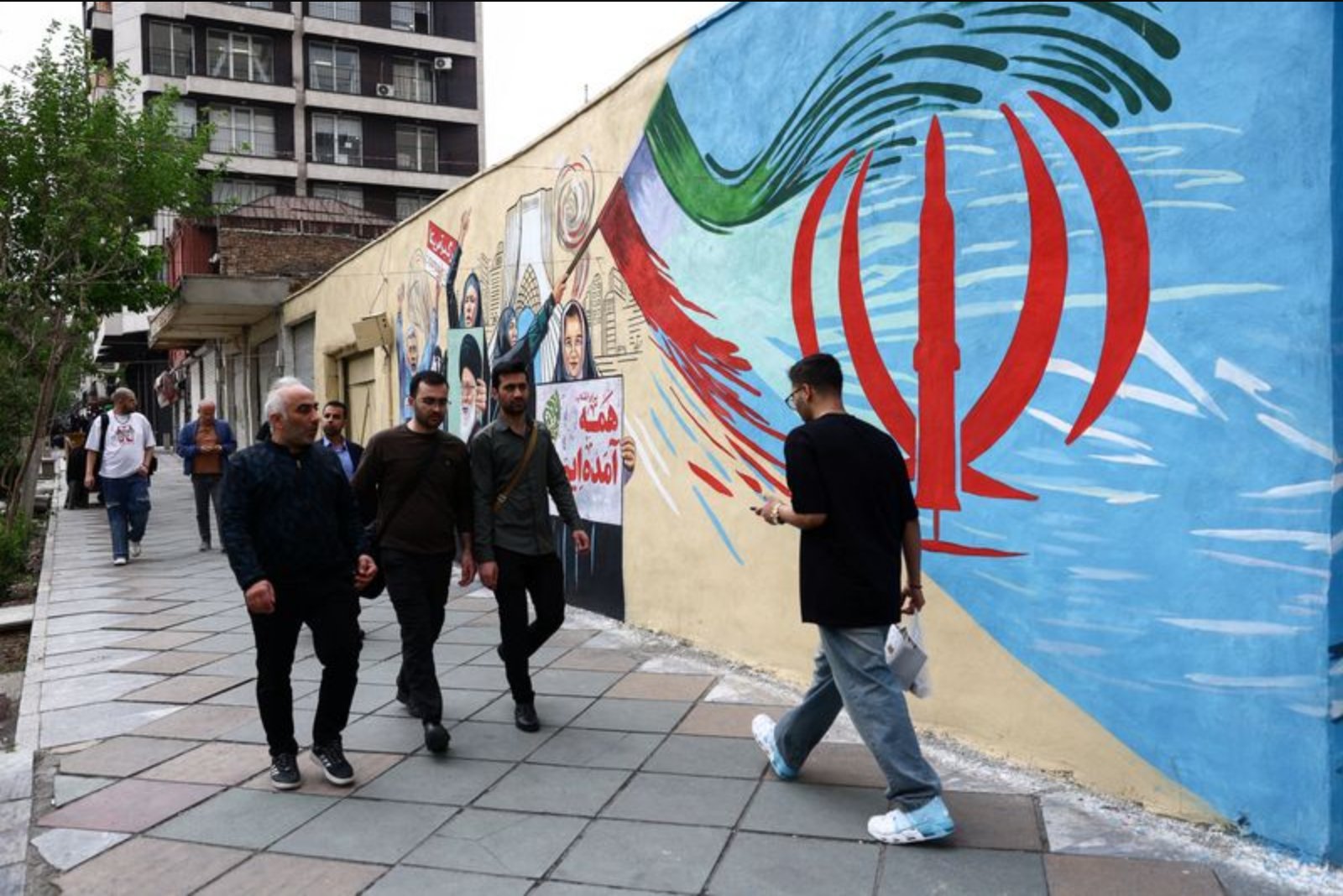 Trump Extends Ceasefire Indefinitely as Islamabad Talks Continue; Tehran’s Response Unclear