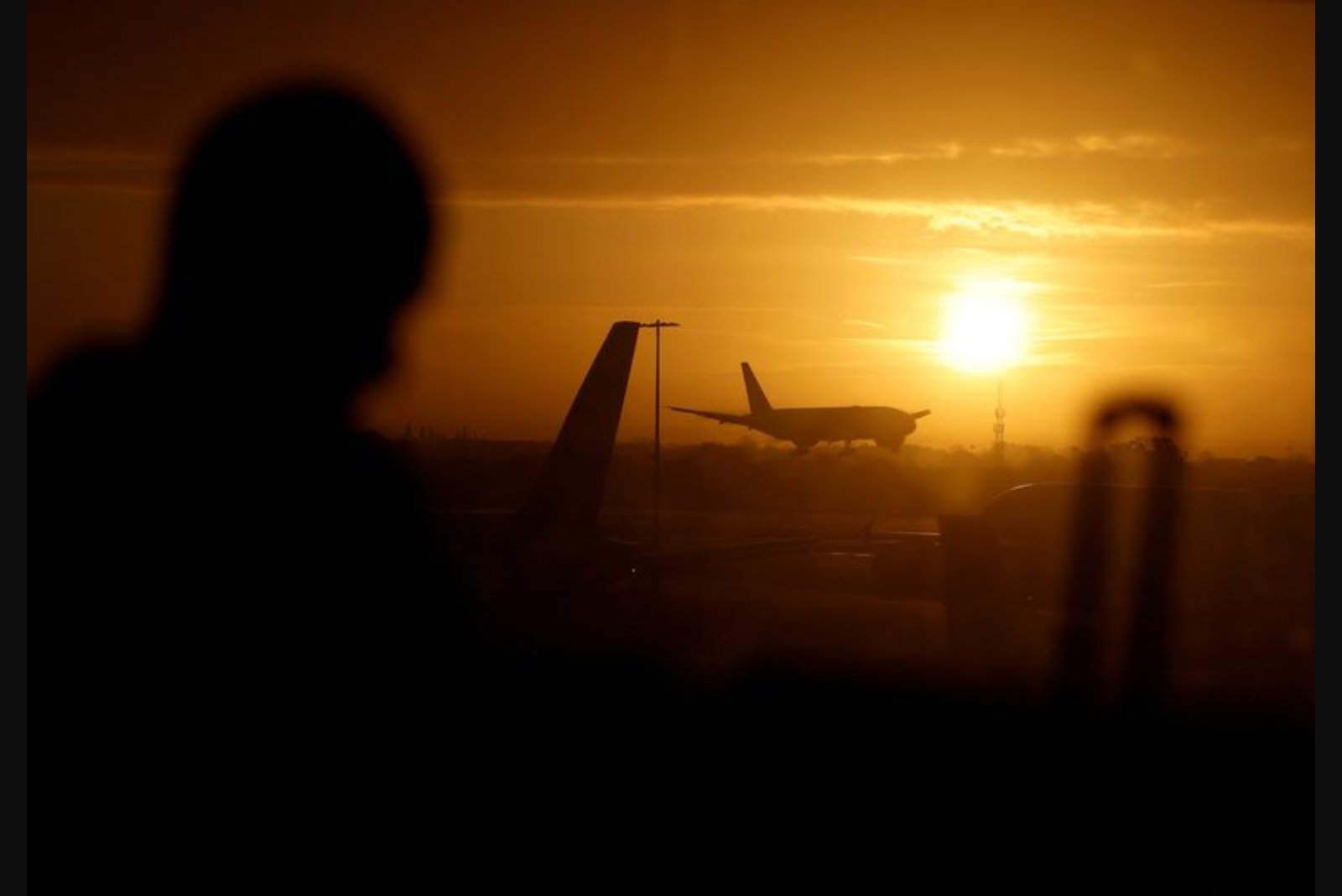 Airlines Alter Routes and Cancel Flights as Iran-U.S. Tensions Escalate