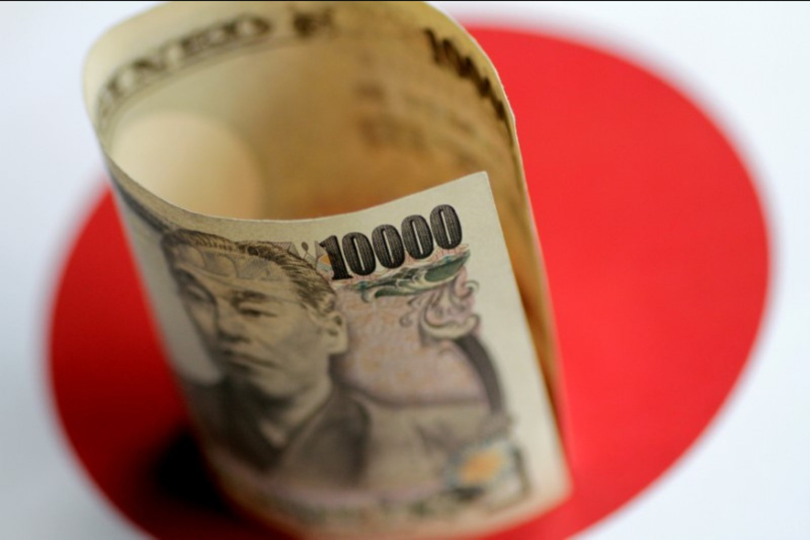 Asia FX Quiet as Yen Gains on Intervention Alerts After Takaichi's Lower House Sweep